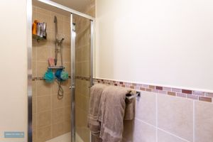 En-suite- click for photo gallery